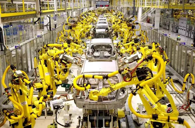 工業(yè)機器人已經在汽車廠、船艇廠等工作場景證明了自己的價值
