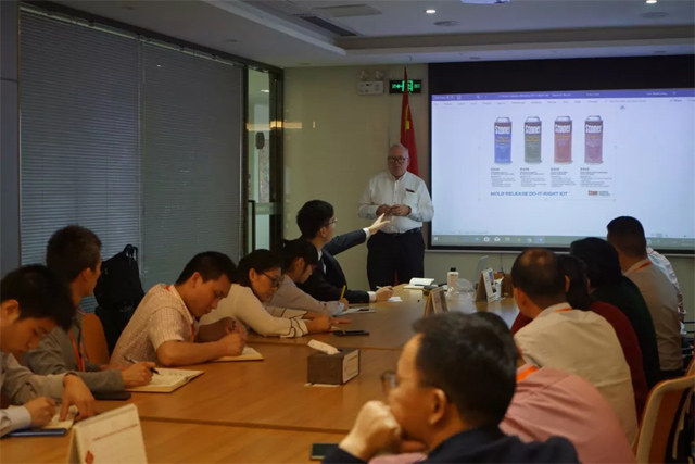 Stoner公司給廣東博皓帶來了新產(chǎn)品，主要有熱塑性脫模劑套裝和水性管道脫模劑