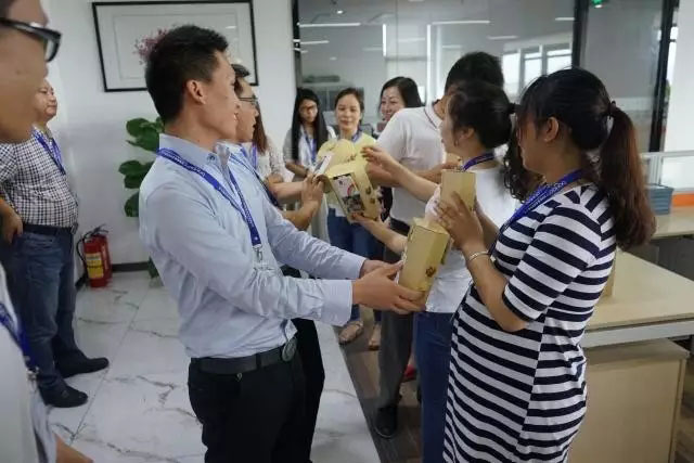 送上節(jié)日的祝福，你辛苦了