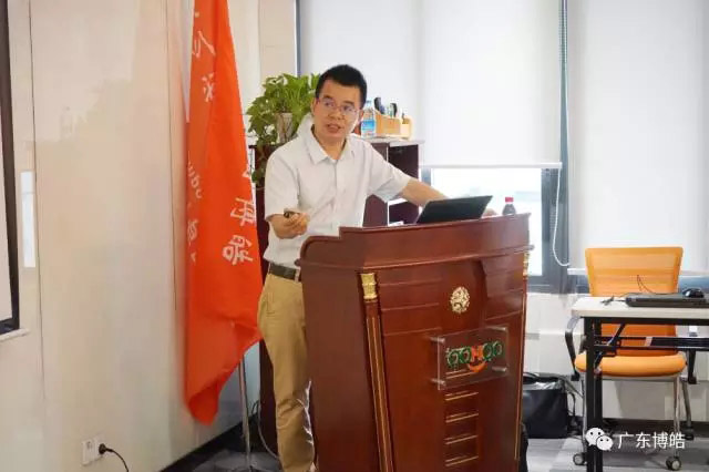 金陵力聯(lián)思有限公司工程師徐秀華講解《樹脂、膠衣產(chǎn)品知識及應(yīng)用》